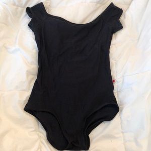 Yumiko black cap sleeve leotard